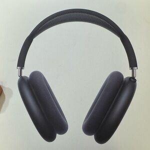 AirPods Max with Smartcase Black Over-Ear Headphones